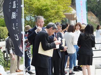 松江市長も舌鼓「おいしい！」